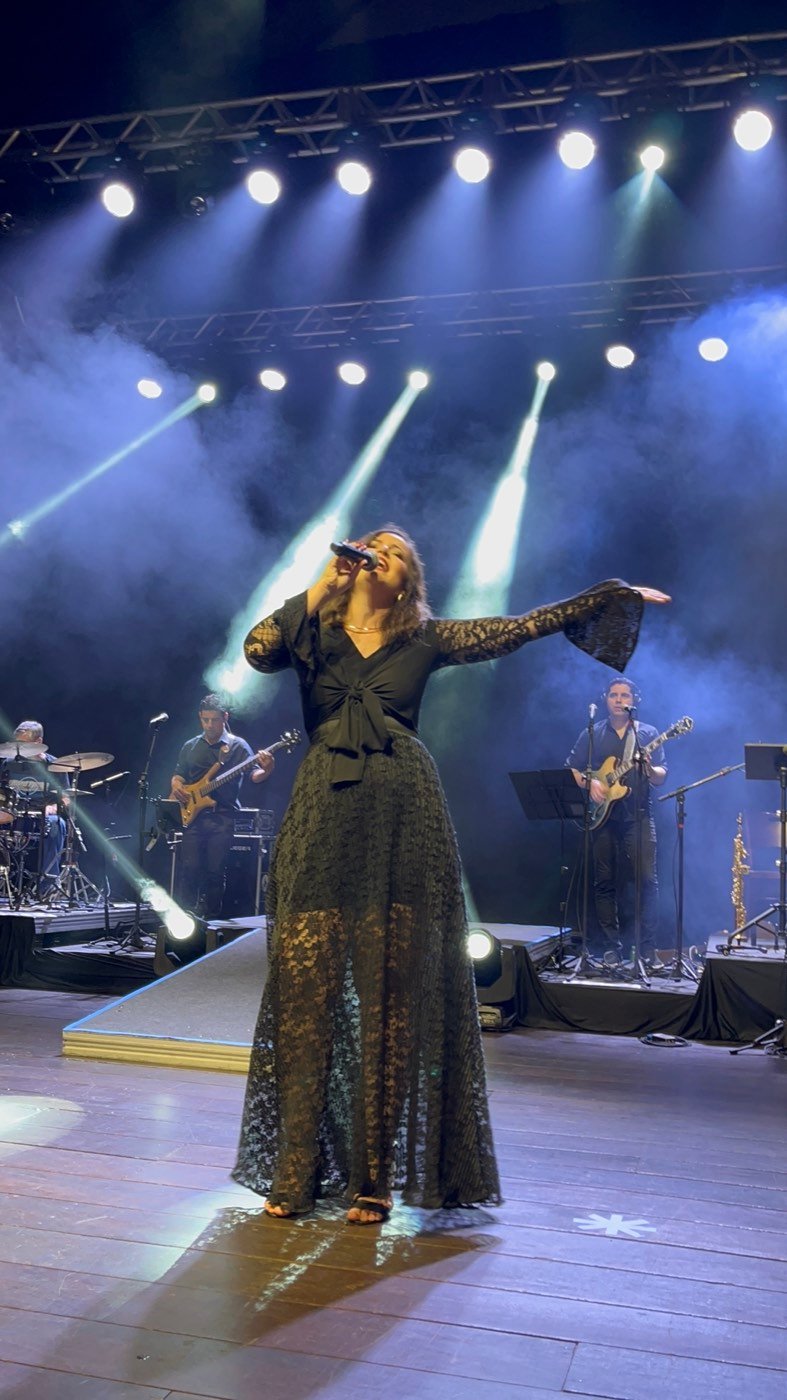 Isa Oliver em performance, Teatro Municipal de Mococa